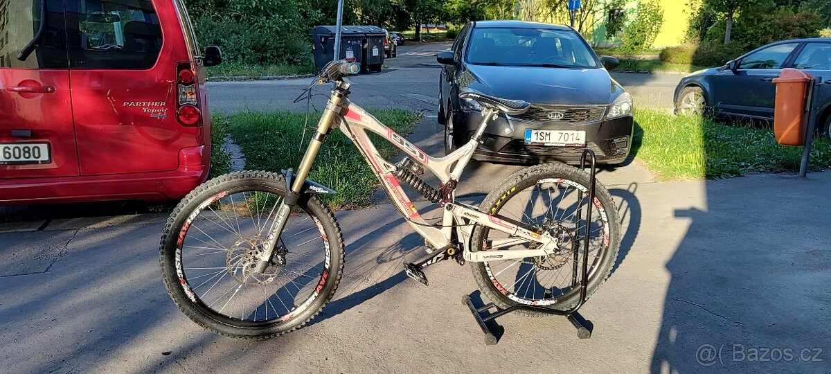 Prodám sjezdové kolo Intense 951 - 3