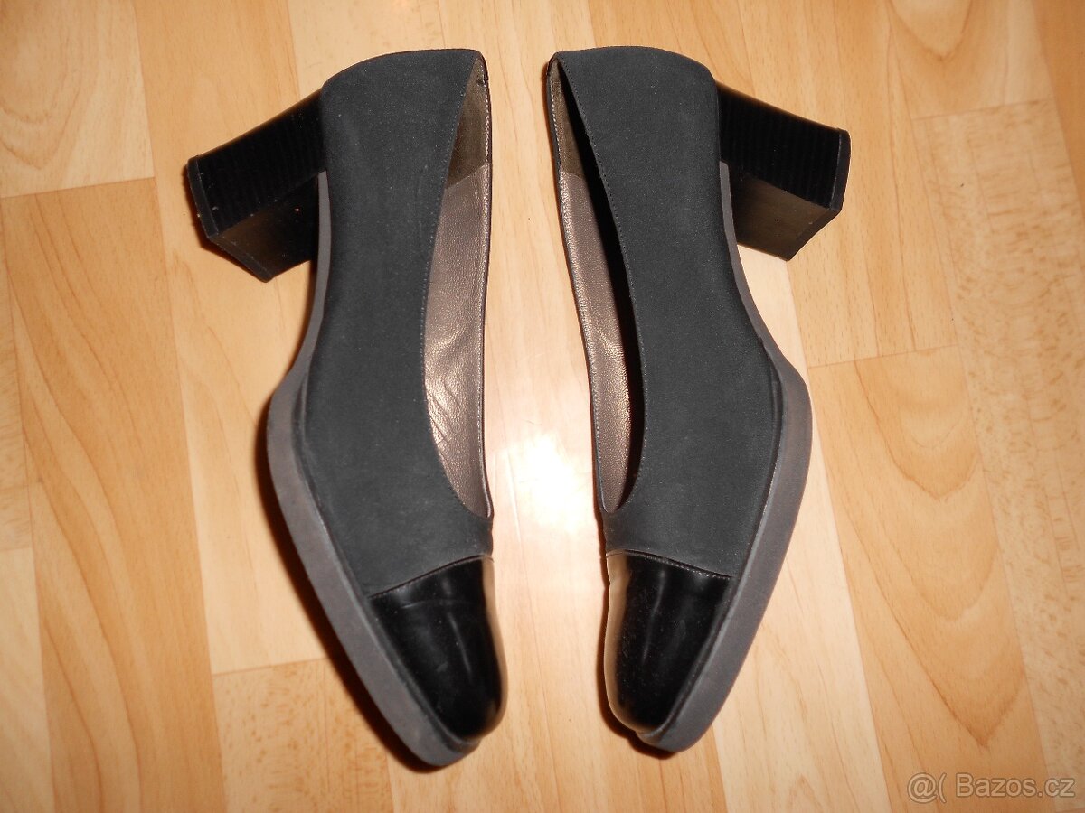 Tmavé lodičky. - 3