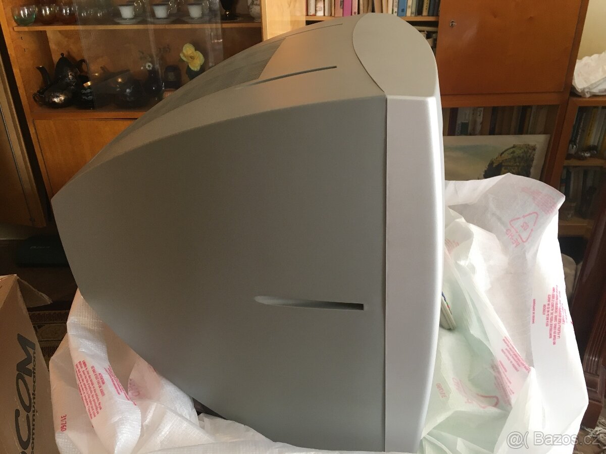 BAREVNÝ TELEVIZOR MASCOM TV5568S M3 s dálkovým ovládáním - 3