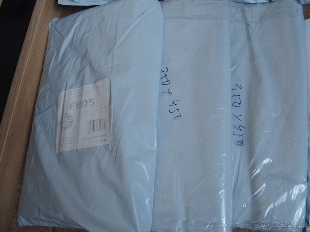 Plastové obálky světle šedé, mix velikostí - 3