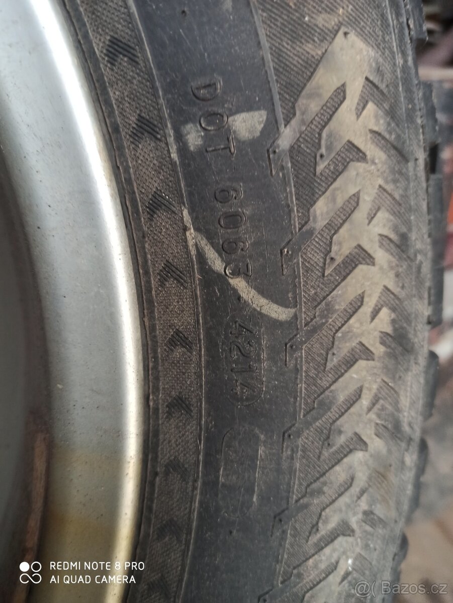 Prodám 4 zimní pneu s hřeby - 3