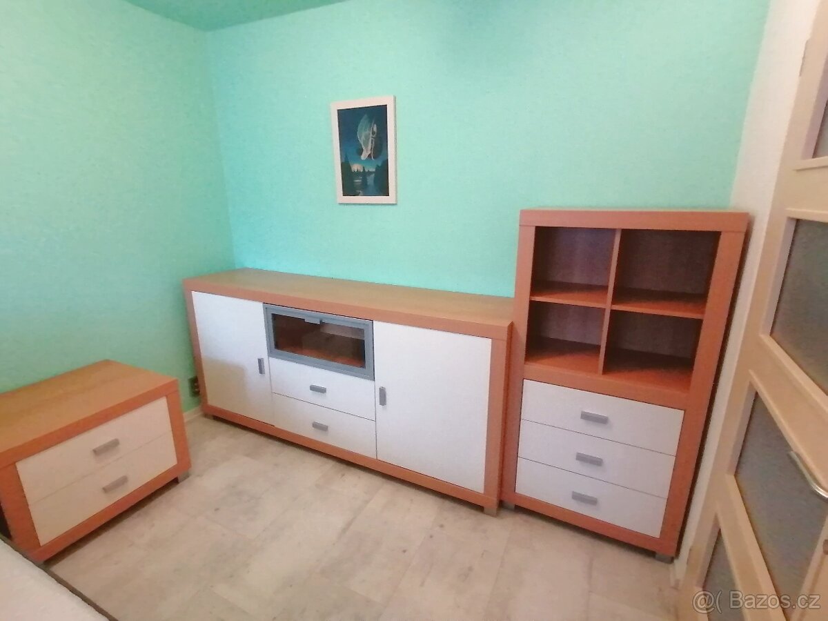 Vysoká knihovna - 3