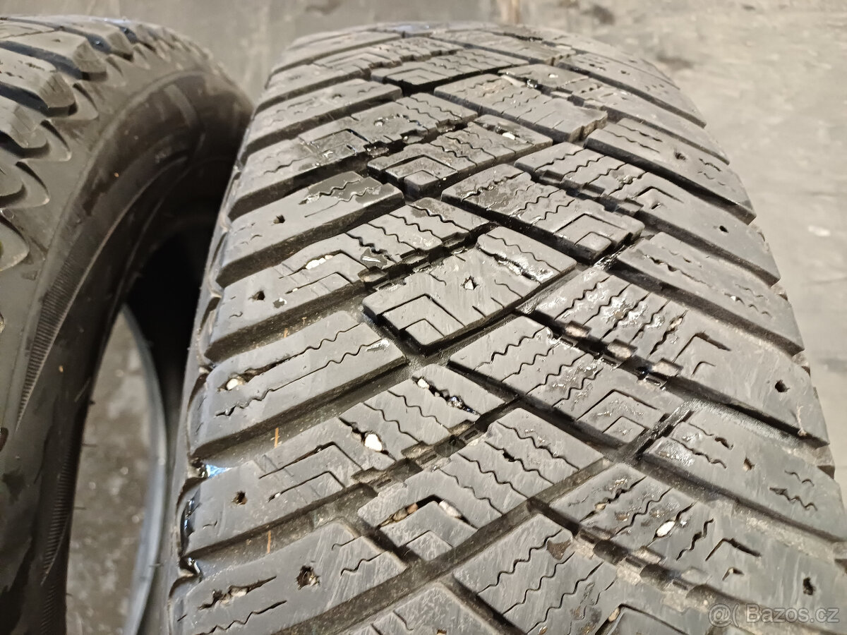 Zimní pneu Goodyear 215/65/16 98T - 3