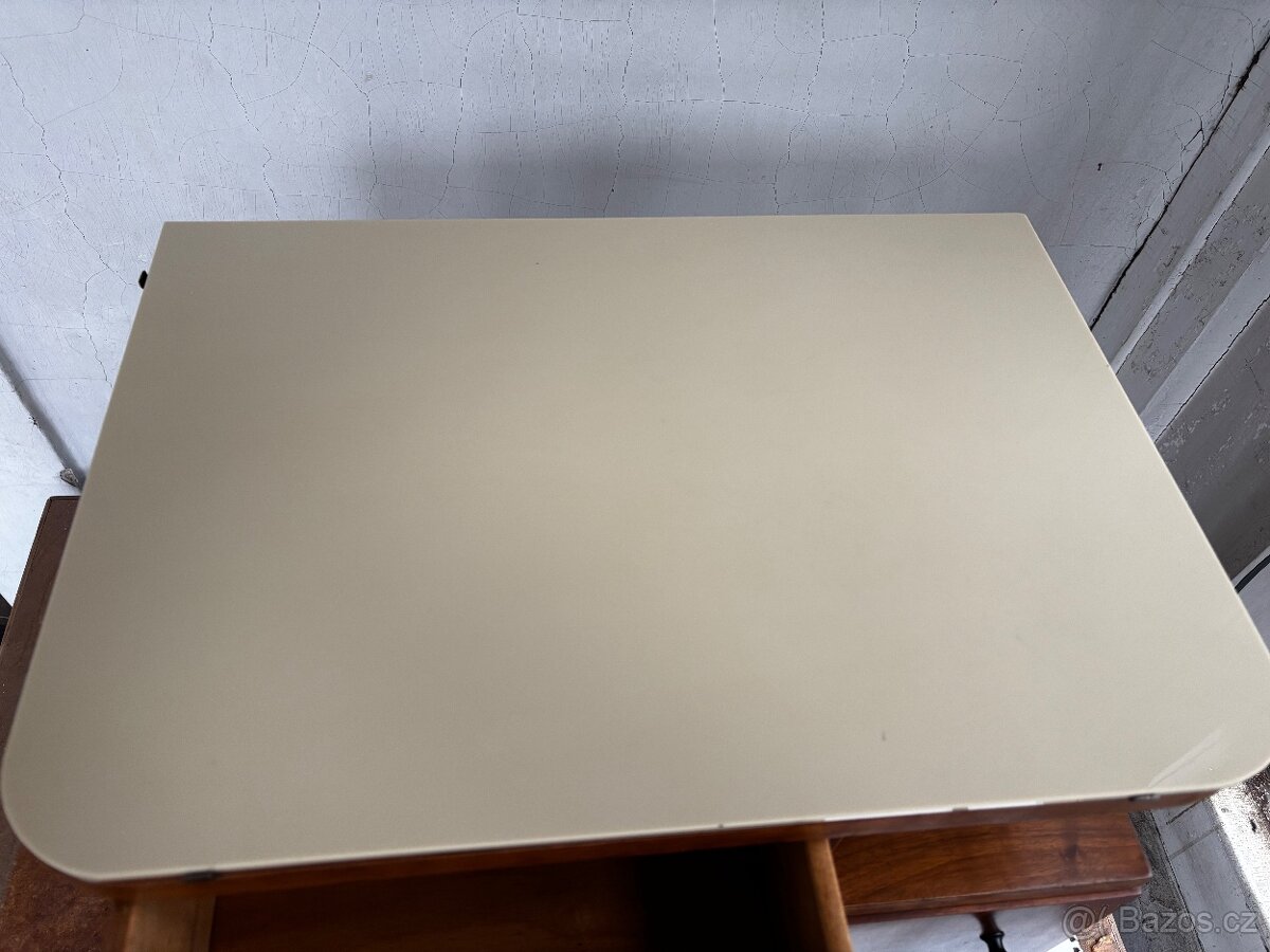 Zrenovovaný noční stolek - 3