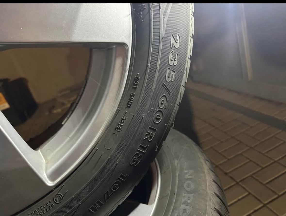 235/60 R18 - 3