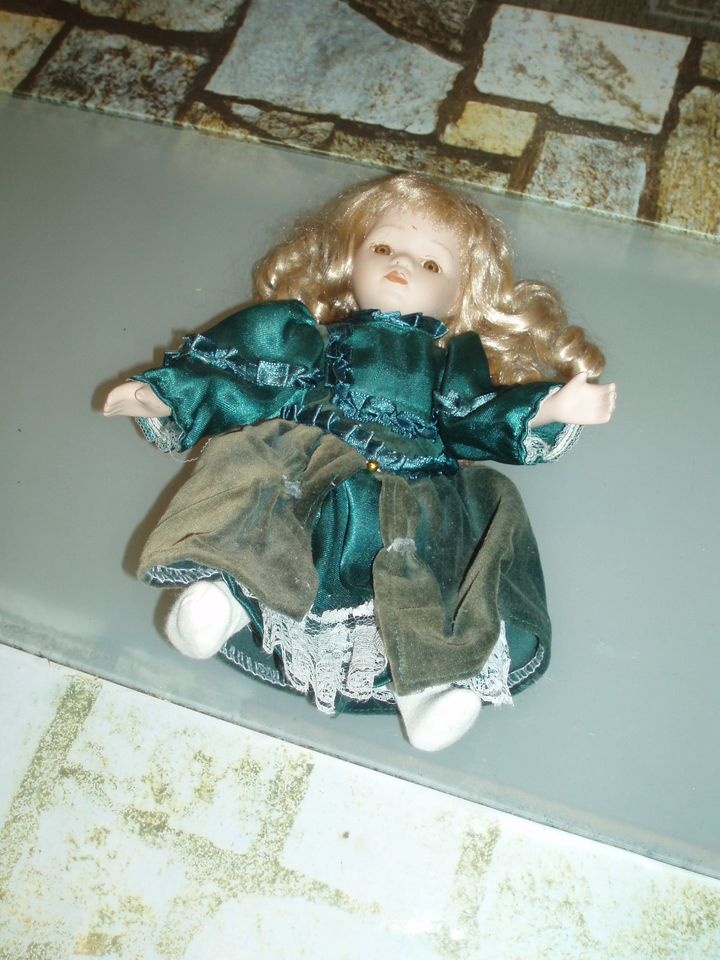 porcelánová panenka 24 cm - viz foto - 3