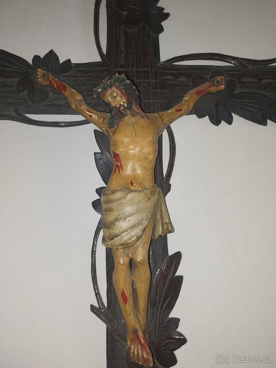 Dřevěný kříž s Kristem - 3