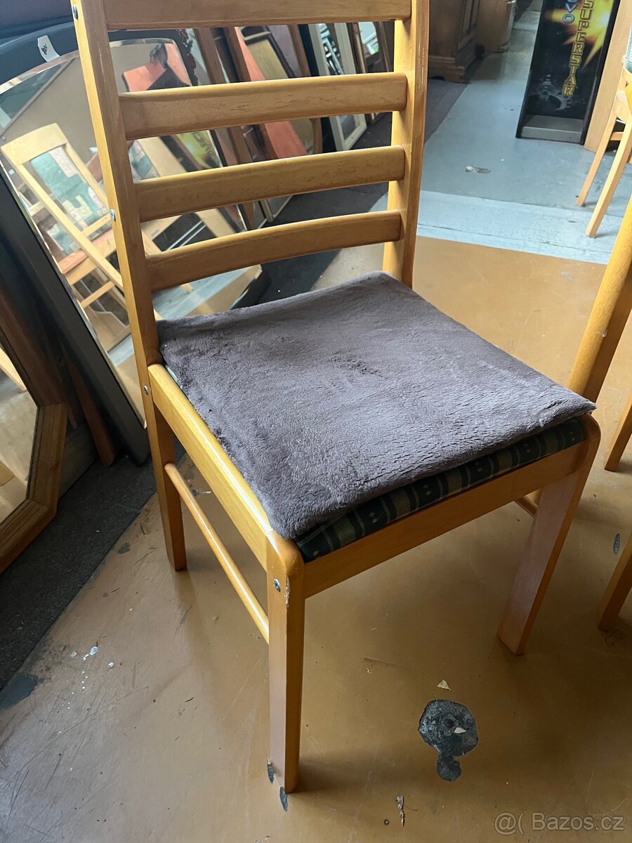 Jídelní stůl se židlemi - 3