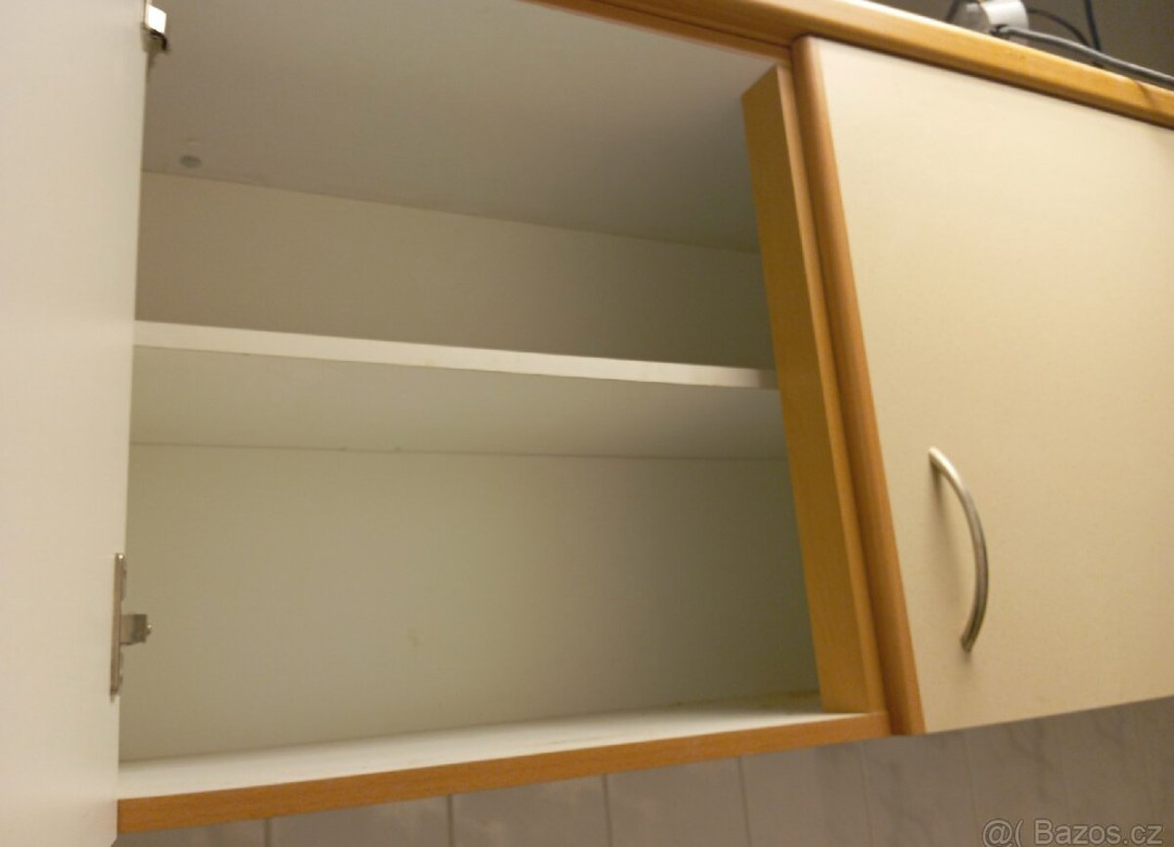 Kuchyňská linka se dřezem a policemi - 3