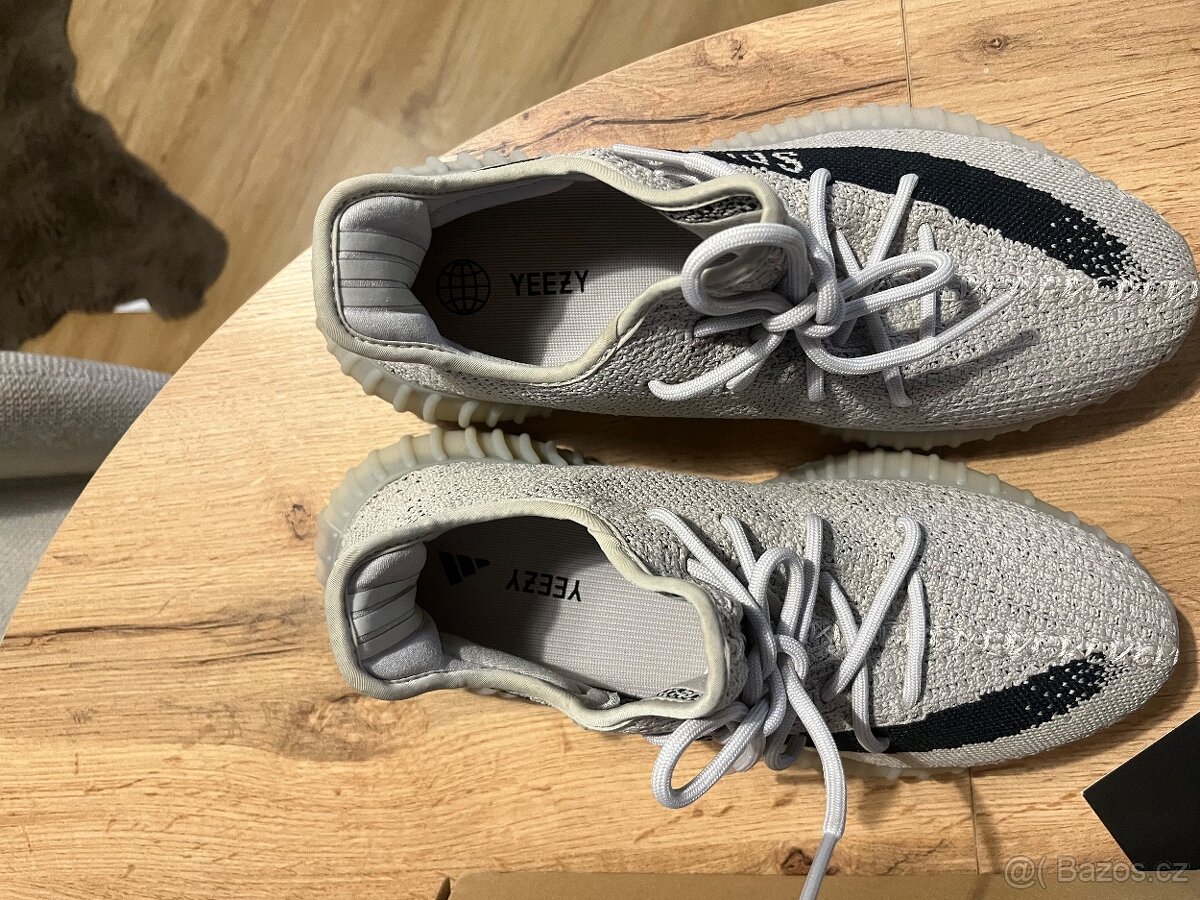 YEEZY BOOST 350 V2 by Adidas - 3