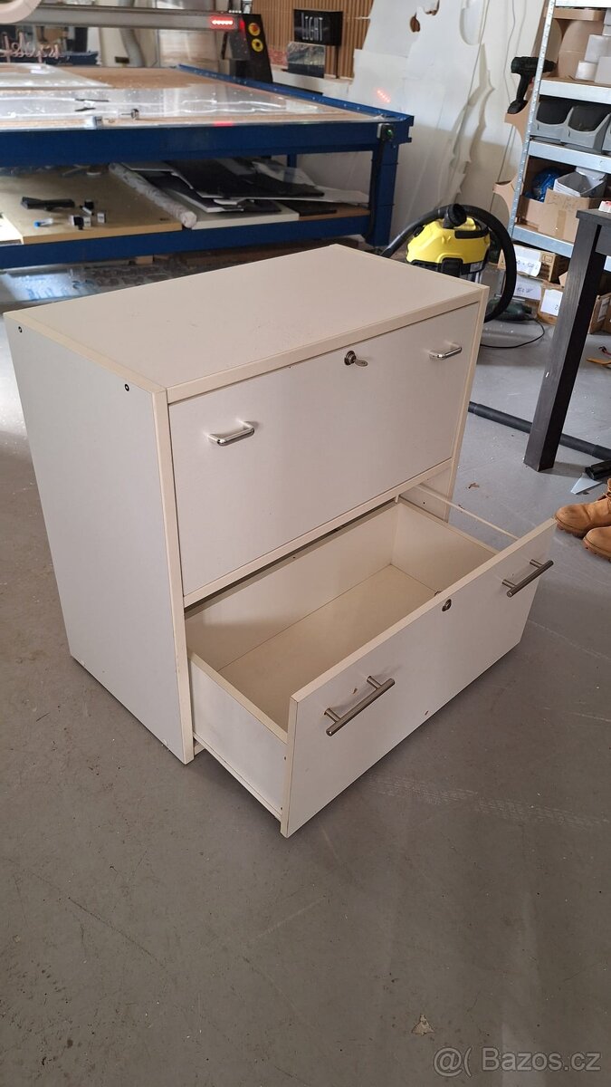 Bílá skříňka - 2 šuplíky - 3