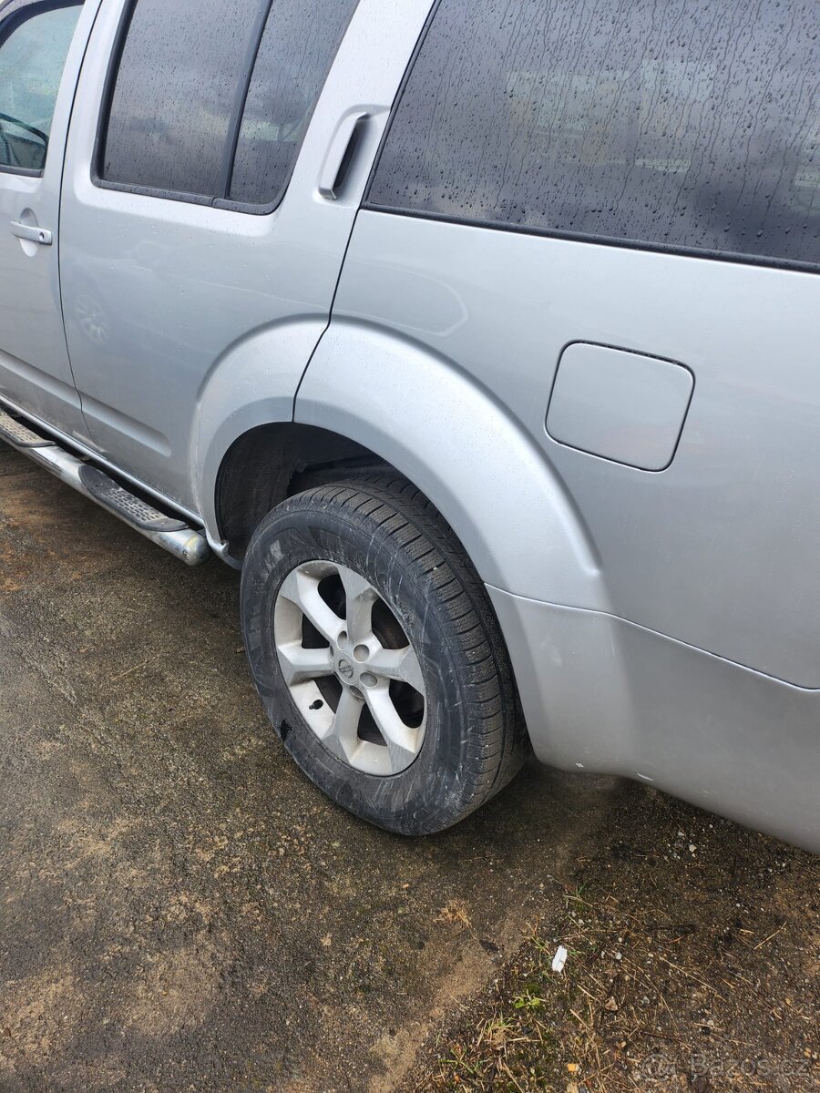 Nissan Pathfinder - 3