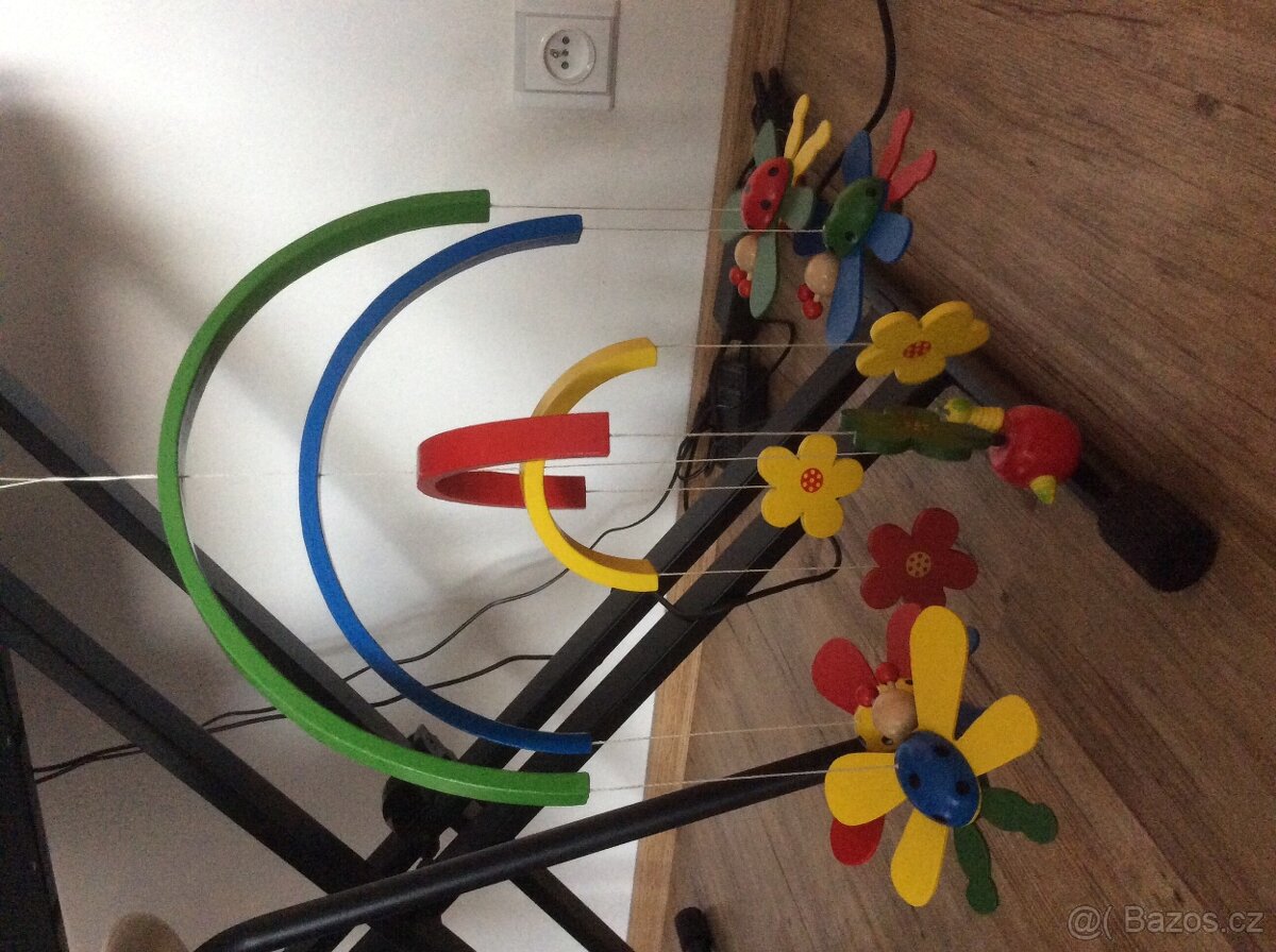 Dřevěný kolotoč nad postýlku - 3