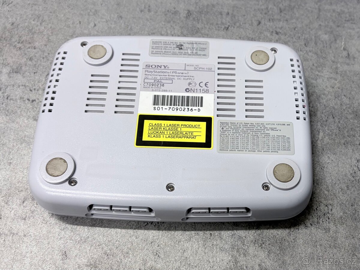 - PSOne Sony Scph-102 hra FIFA2000 - - 3