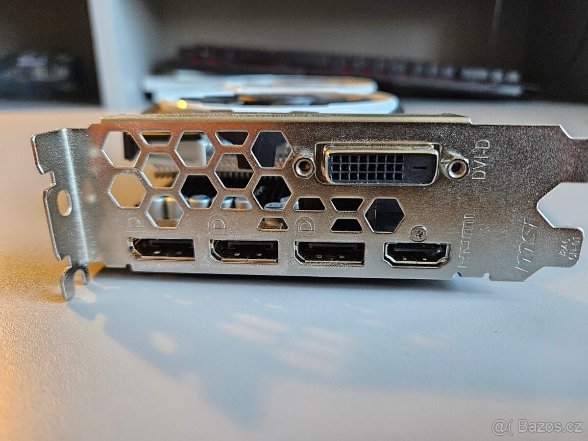 MSI Radeon RX 570 ARMOR 4GB - 3