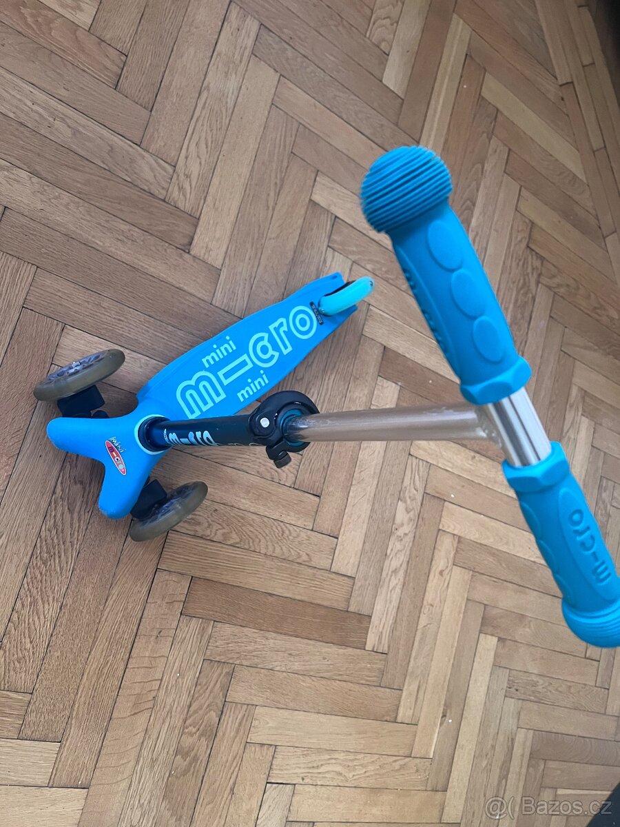 Mini Micro Deluxe Ice Blue scooter - 3