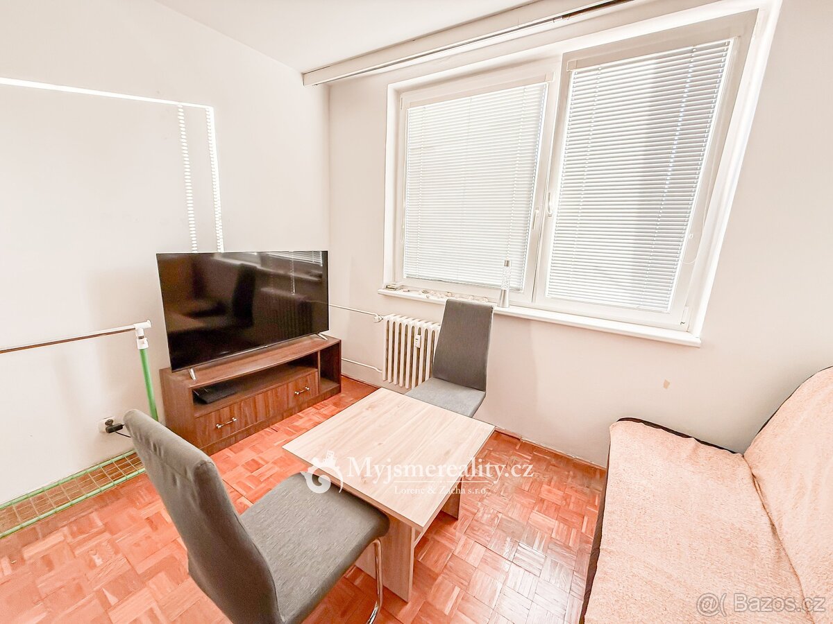 Pronájem panelového bytu 1+1, 40 m2, ul. Dřevnická, Zlín - 3