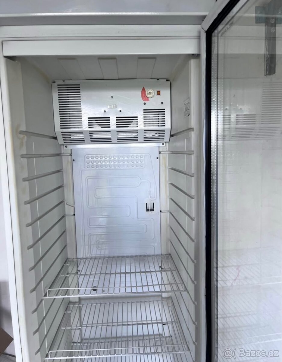 Prosklená lednice / lednice na nápoje - PRONÁJEM - 3