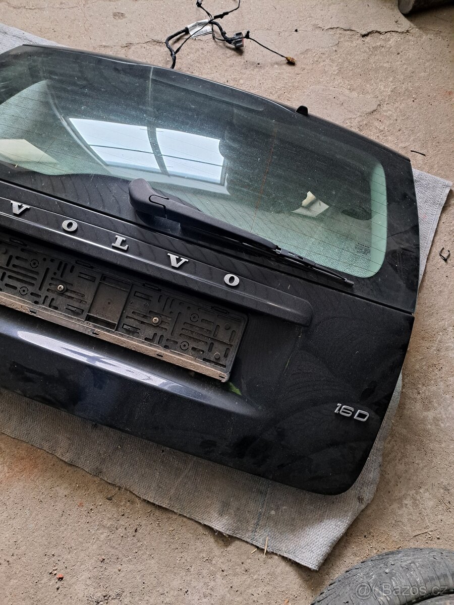 Volvo V50 dveře kufru - barva černá - 3