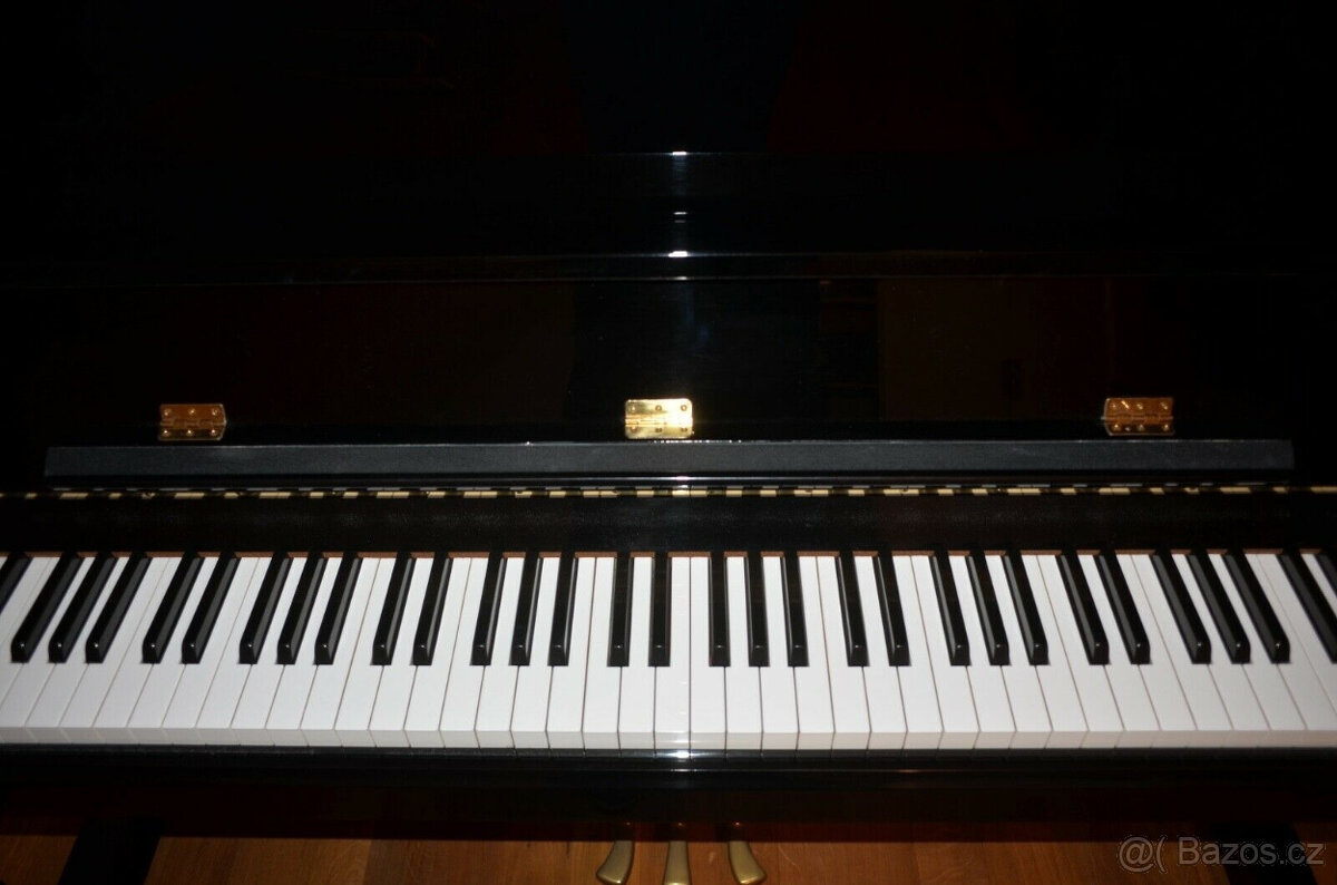 YAMAHA - Piano - Model V 118 N-T - černé leštěné - 3