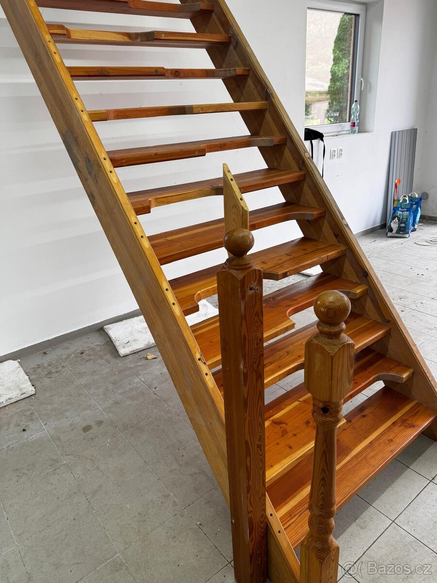 Mlynářské Dřevěné Schodiště se Zábradlím - 3