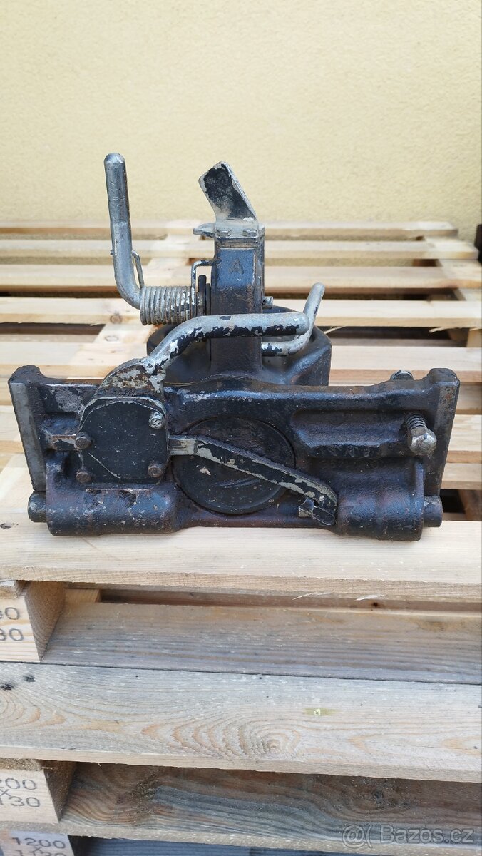 Traktorový závěs automatický - 3