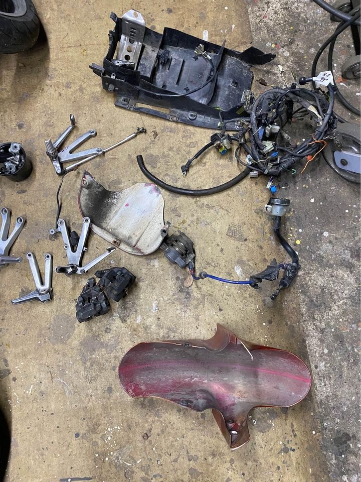 Yamaha R1 1999 DÍLY - 3