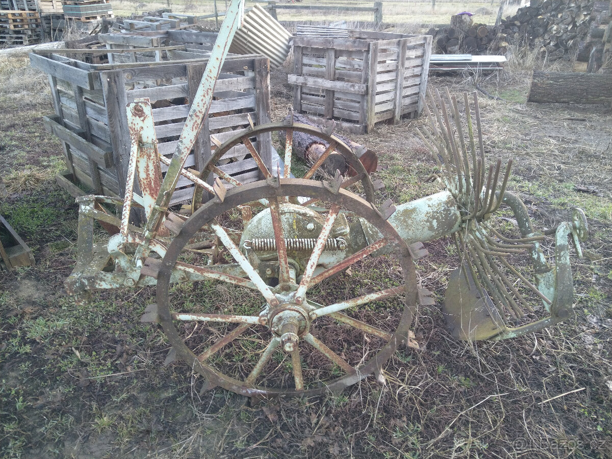 Prodám postřikovač, čert, plečku a diskáč - 3