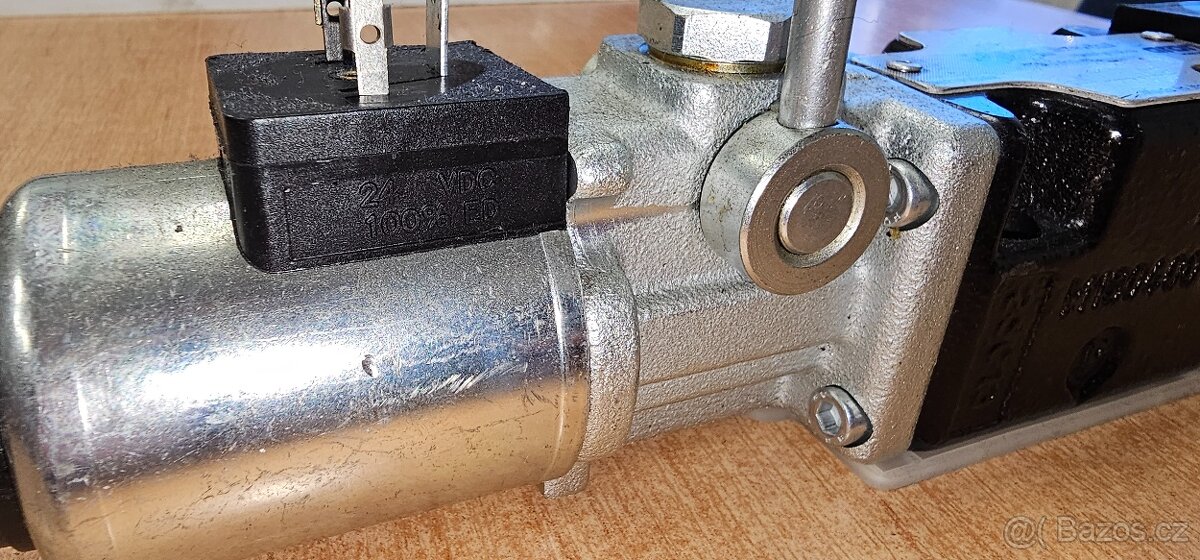 Elektrický hydraulický rozvaděč ARON 24V + manuál ovládání - 3