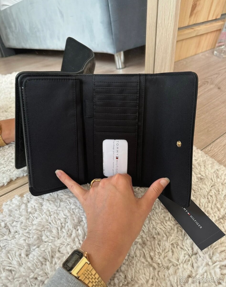 TOMMY HILFIGER ČERNÁ PENĚŽENKA 1 - 3