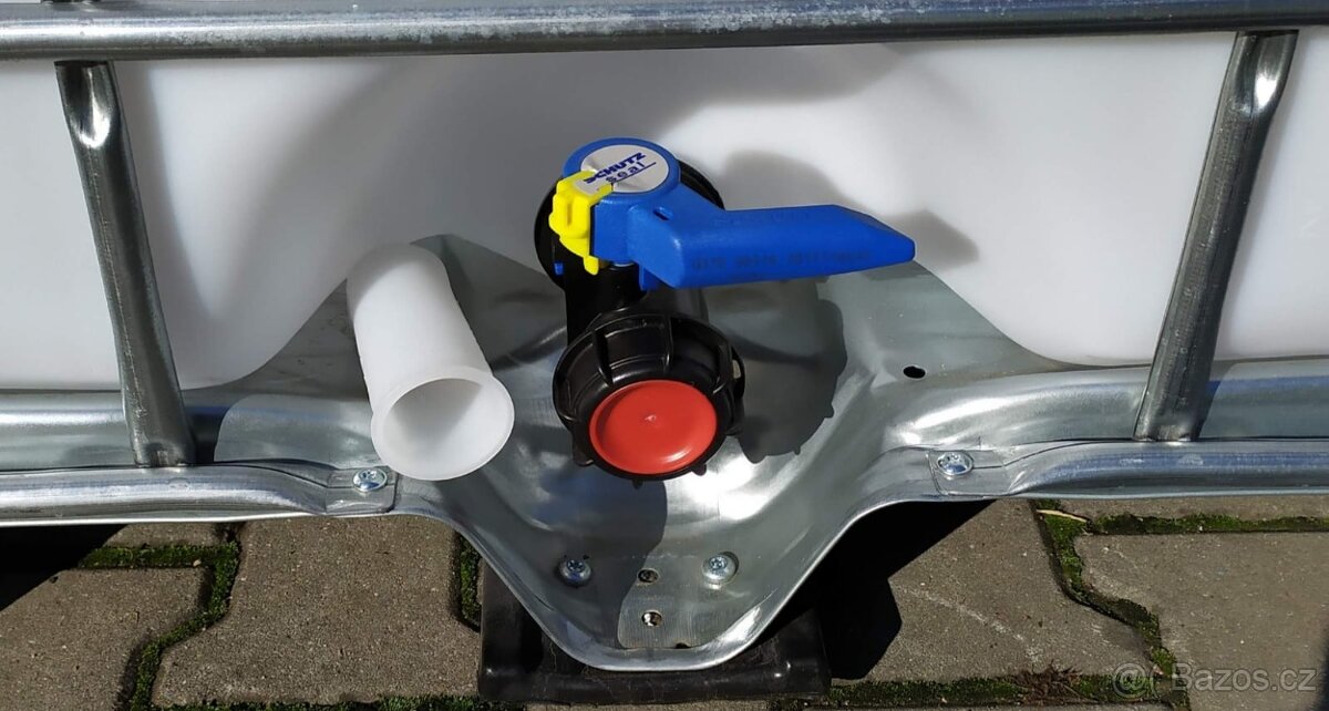 IBC nádrž na vodu 1000l - 3