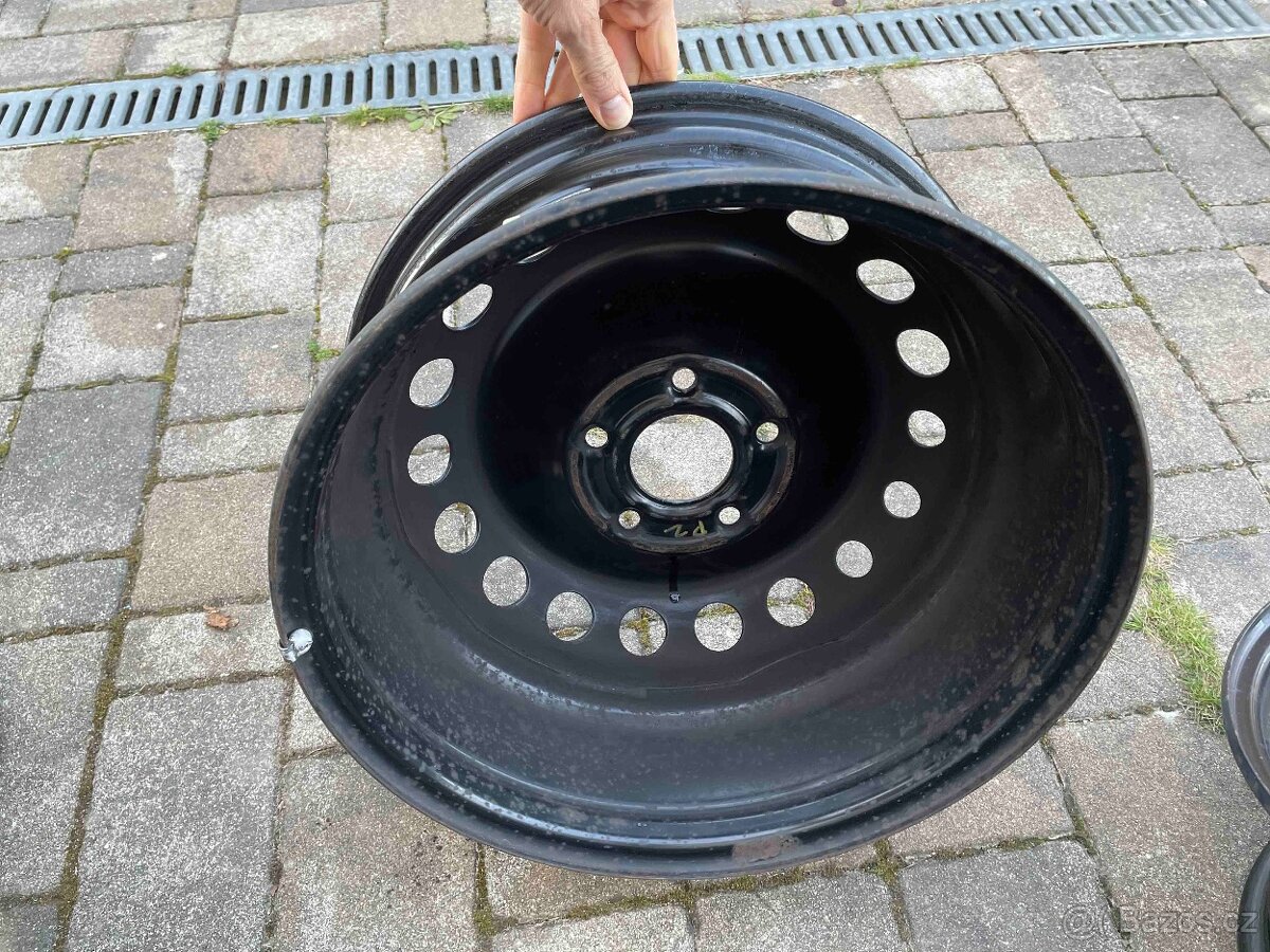 Prodám čtyři použité plechové disky 16" - 3