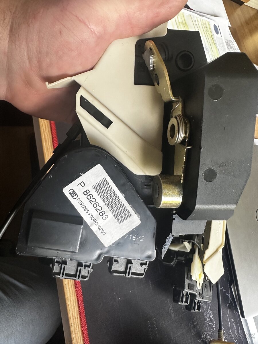 Zámek Volvo V70 - 3