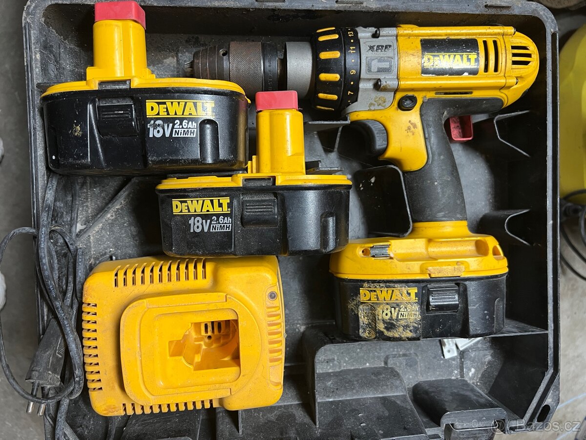 AKU vrtačka s příklepem DEWALT/ osobní předání . - 3