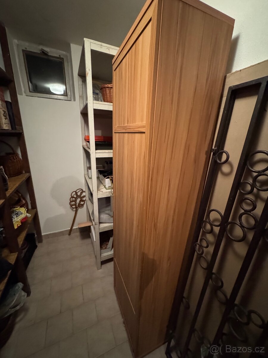 Skříň (šatní / úložná) - 3