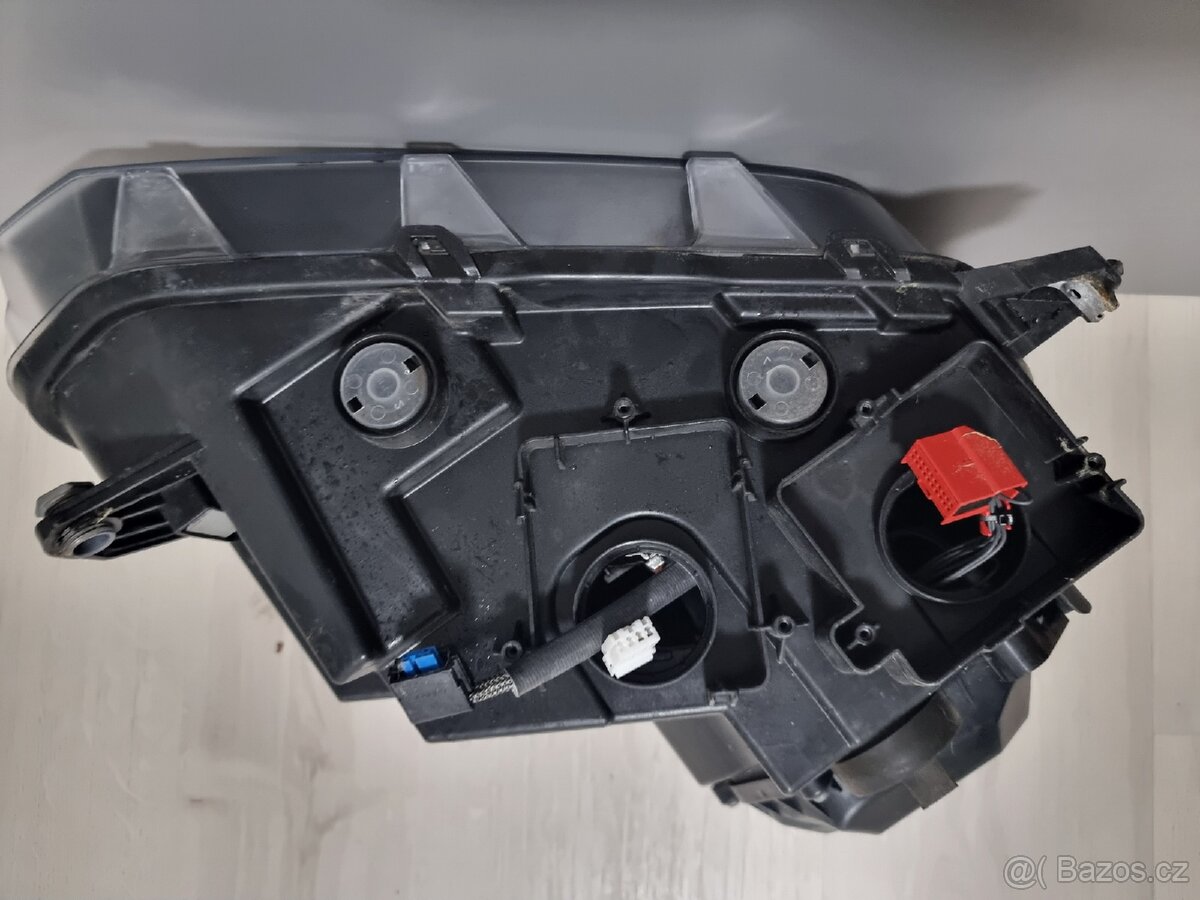 Levý přední světlomet VW Amarok