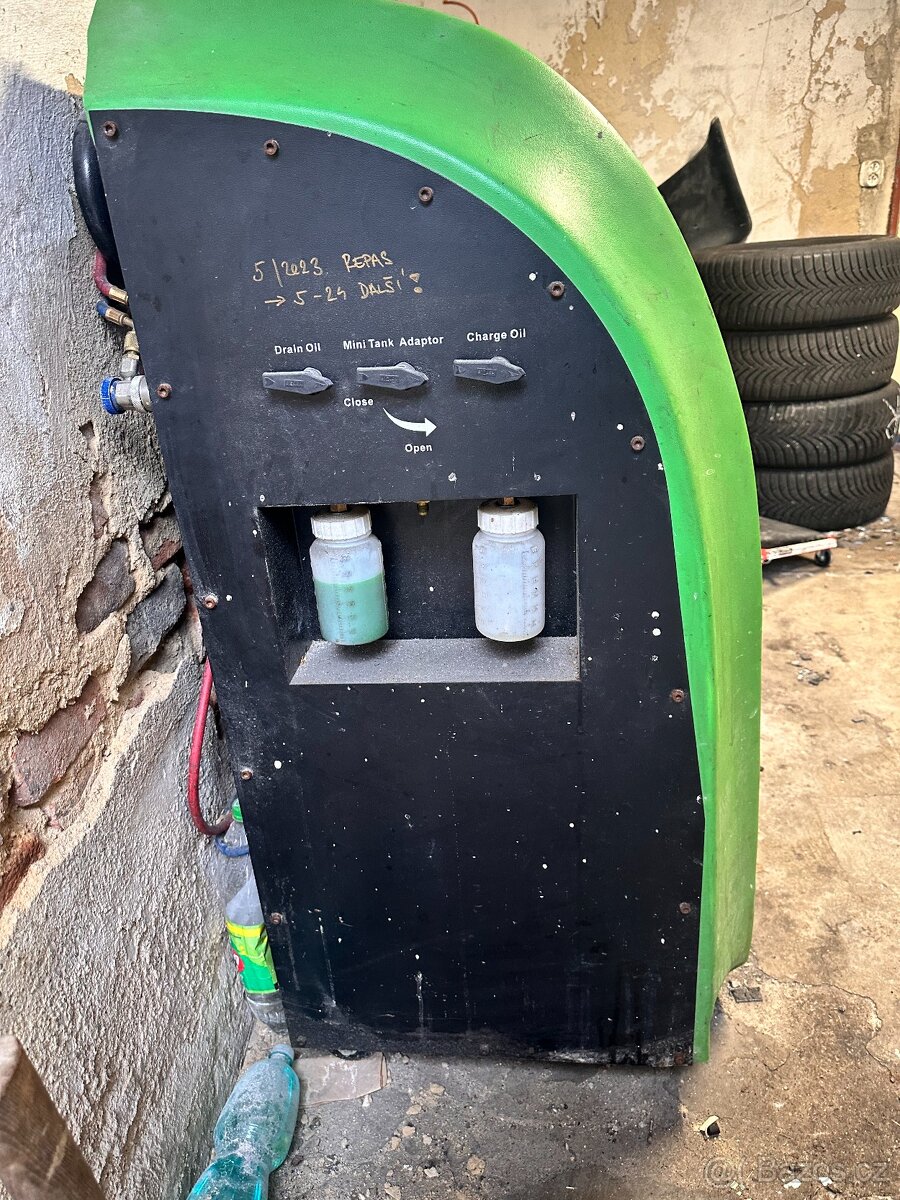 Plnička klimatizace GOLEMTECH X520 - R-134a - 3