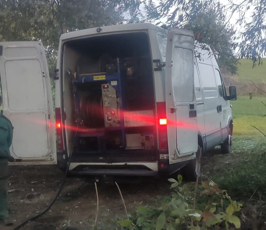Prodám tlakový čistící stroj s vozem Iveco - 3