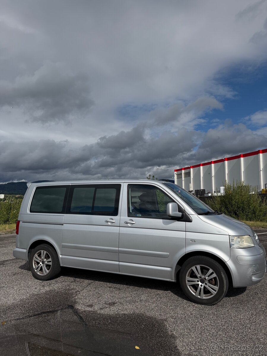 VW Multivan T5 2.5TDI - 7 míst - 3