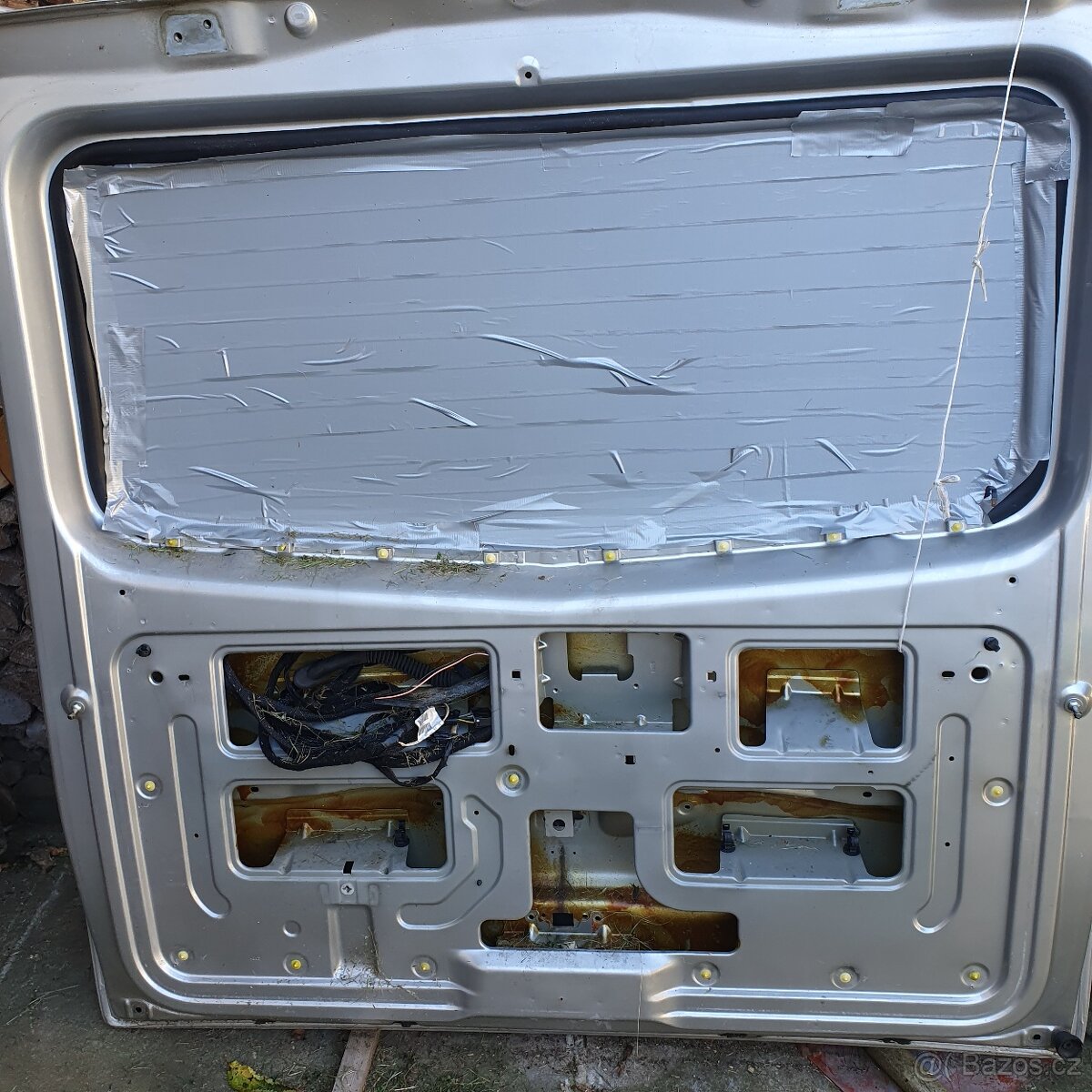 Renault Trafic zadní dveře / zadní vrata / zadní víko - 3