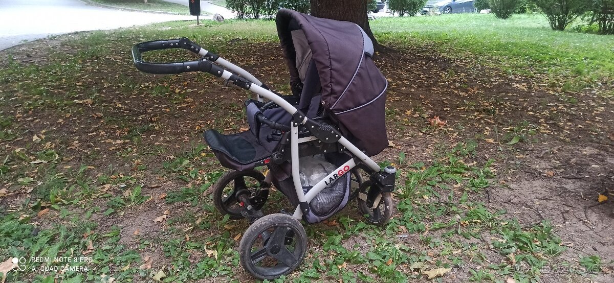 Prodám kočárek (korby, sporťák, autosedačky) zn. Largo - 3