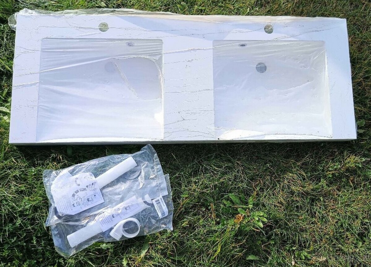 Závěsná koupelnová skřínka s dvojumyvadlem - nová - 3