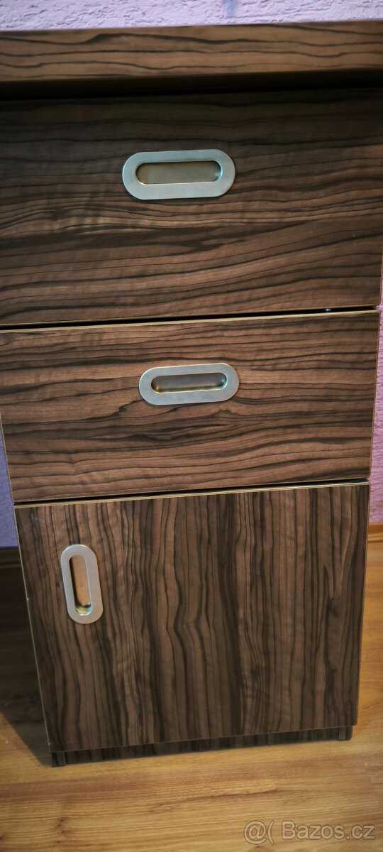 Prodám zachovalý dětský psací stůl - 3