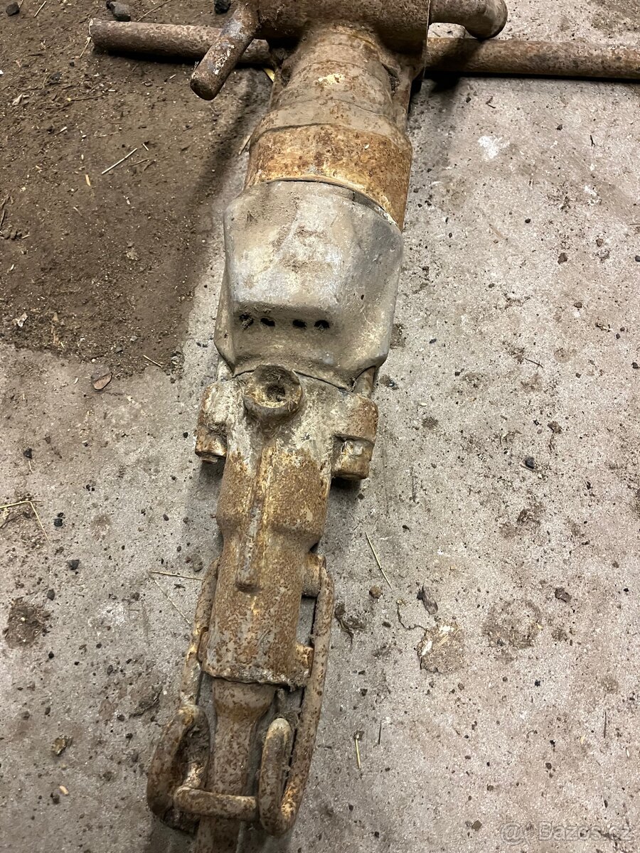 Pneumatická sbíječka – k renovaci / na ND - 3