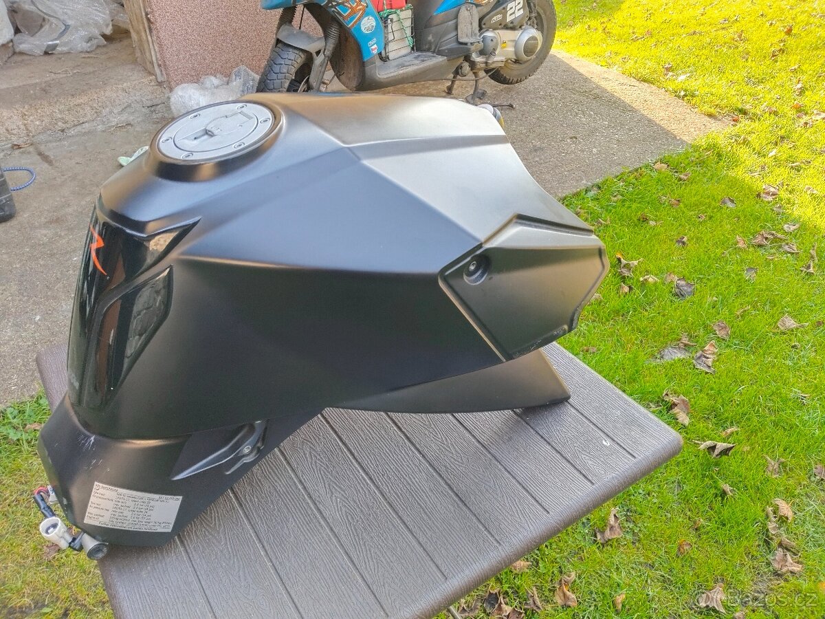 KTM 990 SUPERDUKE NÁDRŽ - 3