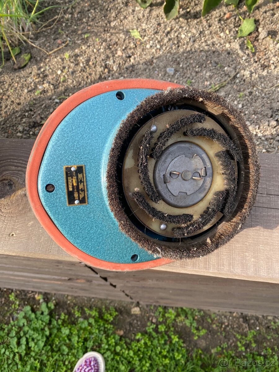 Vysavačový leštič parket - 3