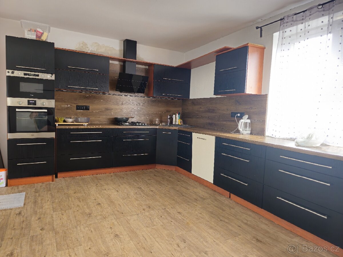 Prodám Rodinný dům 4+1+ Garáž + stavební pozemek - 3