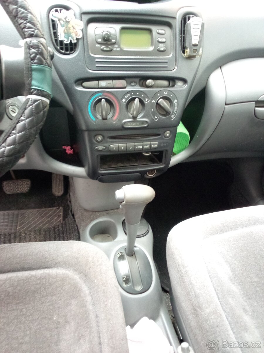 Toyota Yaris Verso - 3