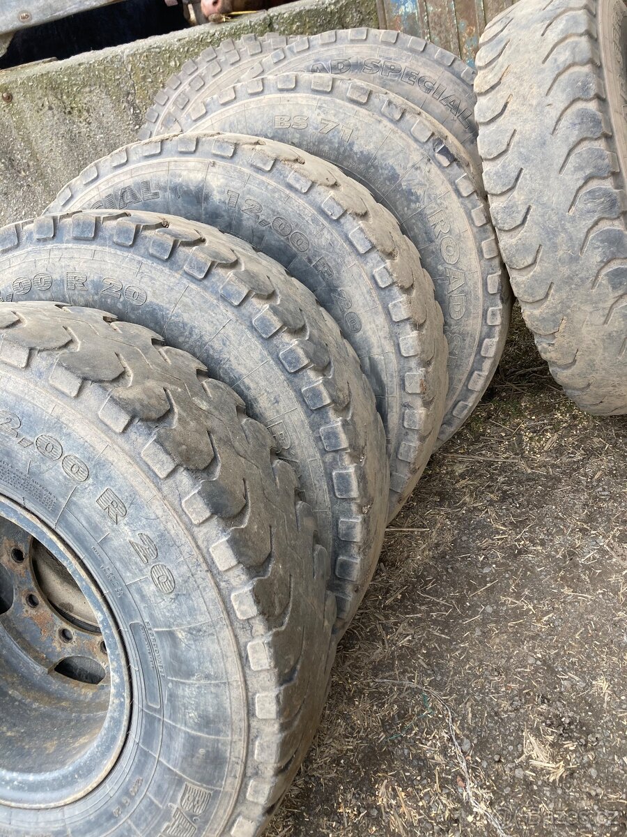 Kola 12,00R20 Tatra - 3