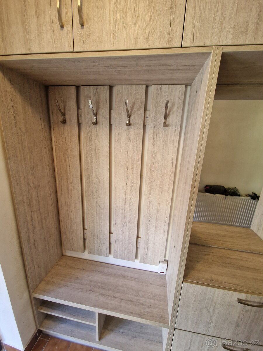 Předsíňová stěna - 3